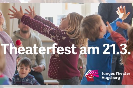 Kinder nehmen spielerisch an einem lebhaften Theaterworkshop teil.