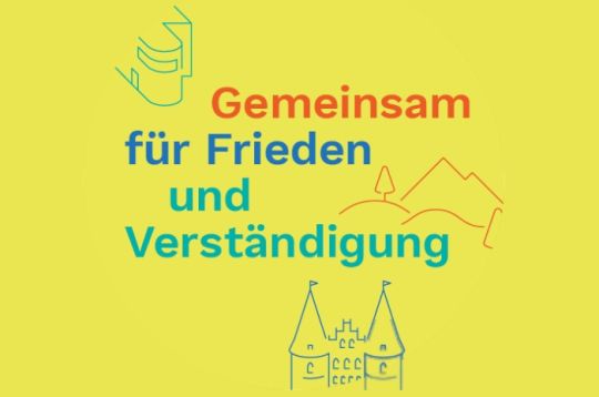 Gelber Hintergrund mit Text: Gemeinsam für Frieden und Verständigung, umgeben von Symbolen.